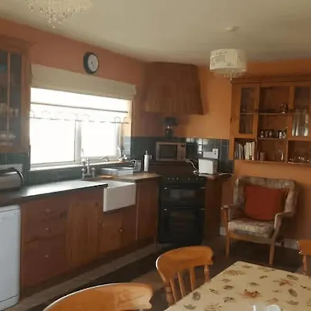 3bedhouse-ballyliffin-nearbeach-golfcourses Nearby *